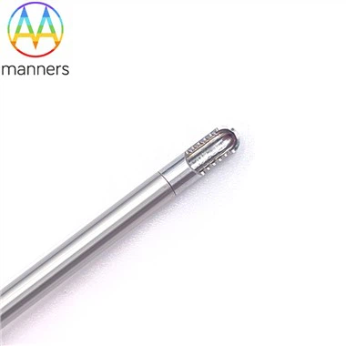 Zúbkovaná čepeľ na holenie hrtana